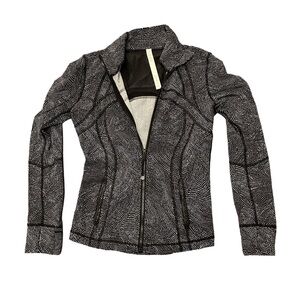 Lululemon black and white zip up jacket define size 8